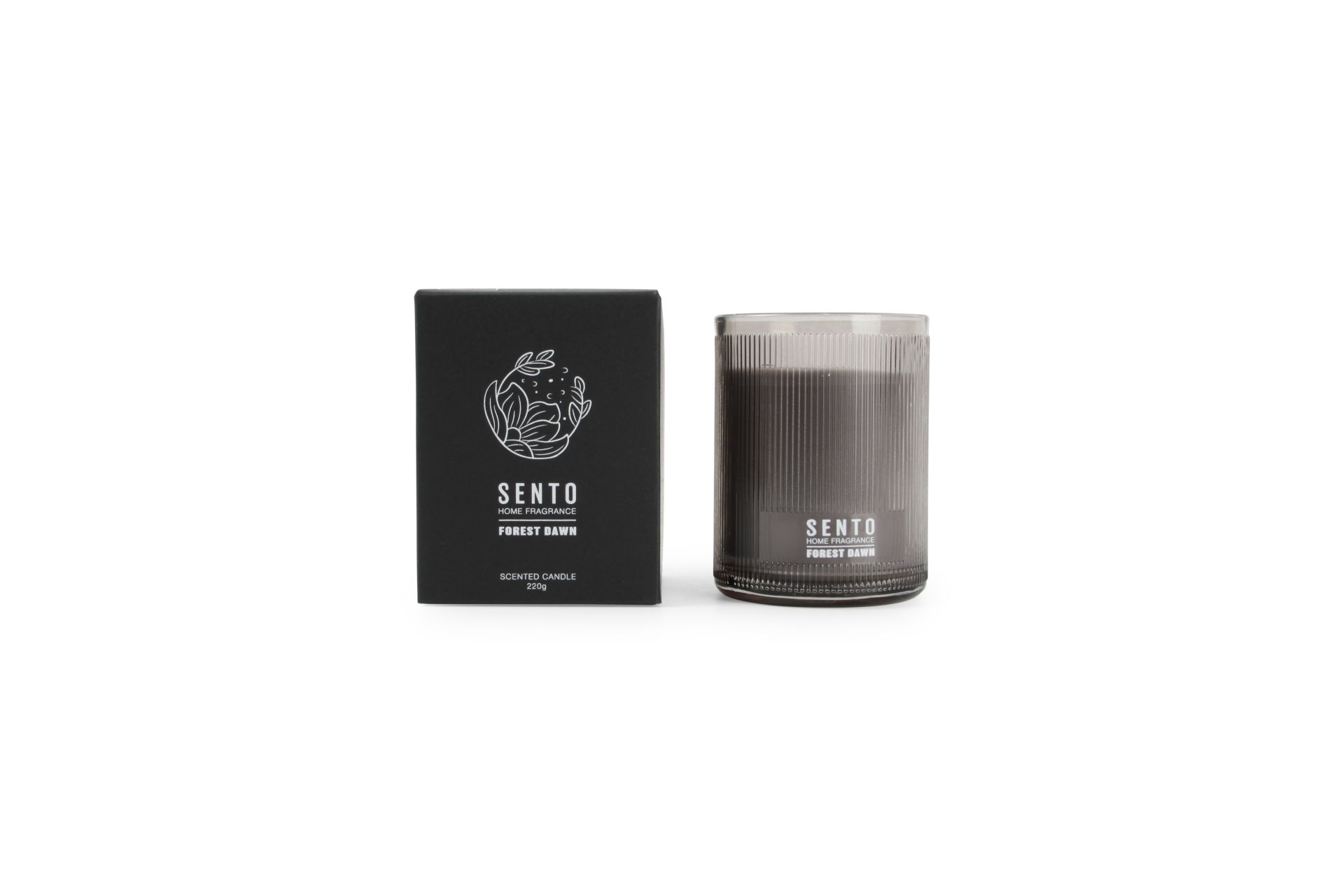 853070 Lõhnaküünal Sento Forest dawn 220g, SKU 853070. Pildil on näha küünal ja selle pakend.